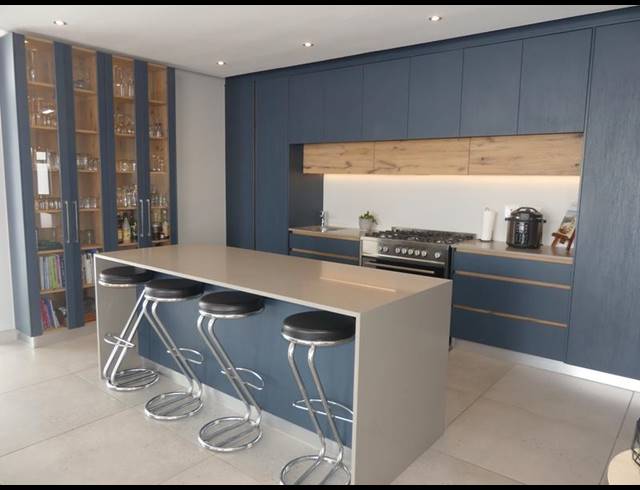 5 BEDROOM HOUSE FOR SALE IN SHELLEY POINT